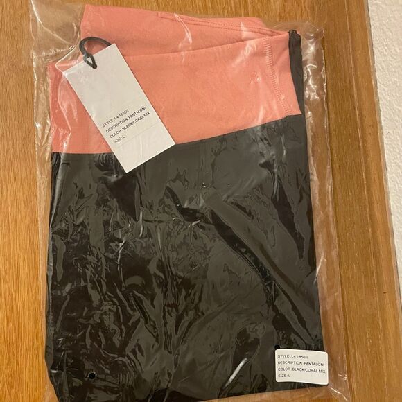 Iris and Ink NWT Coral Black Colorblock Stretch Leggings size L - Picture 3 of 3